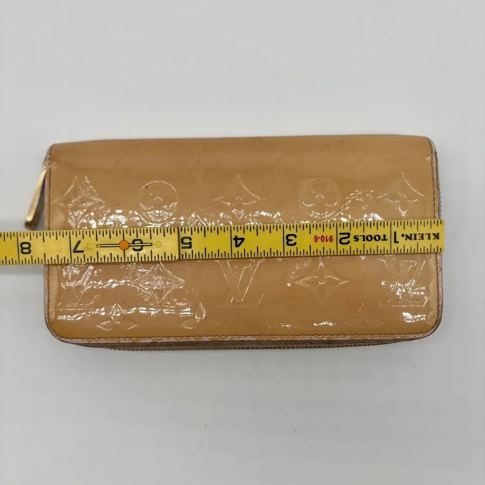Louis Vuitton Zippy Wallet Monogram Vernis Beige Patent Leather M90419